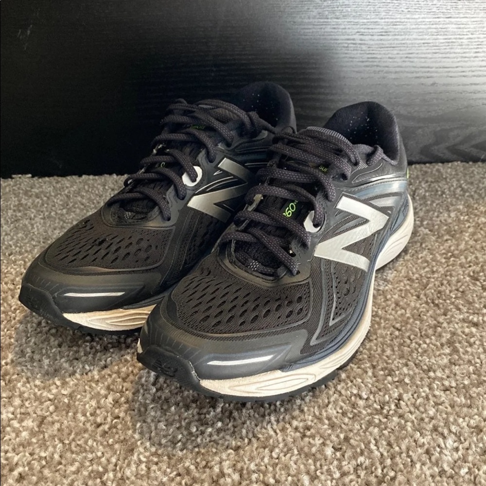 Men’s size 9.5 New Balance shoes.